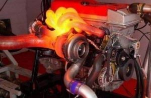 Wat is de koelvloeistofpomp van de motor?